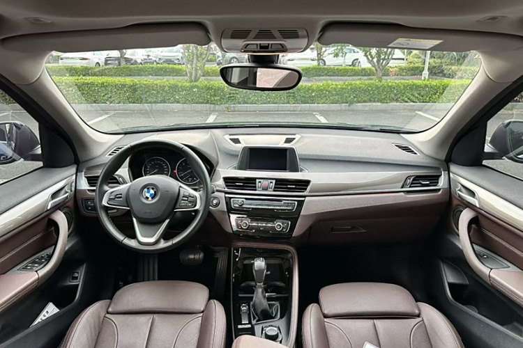 宝马X1 2018款 sDrive18Li 尊享型中控内饰7002