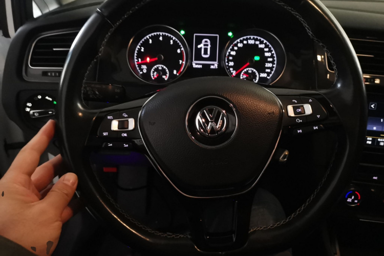 大众 高尔夫 2017款 230TSI 自动舒适百万辆纪念版中控内饰13