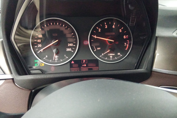 宝马X1 2018款 sDrive18Li 尊享型中控内饰14