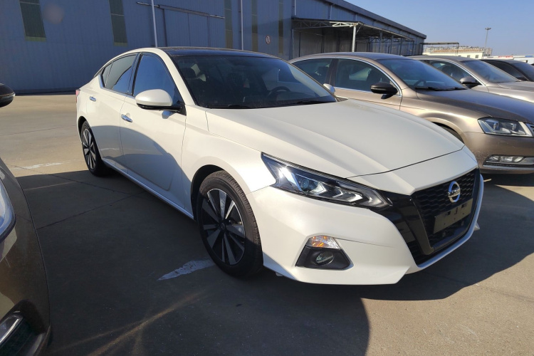 日产 天籁 2021款 2.0L XL 舒适版车身外观3