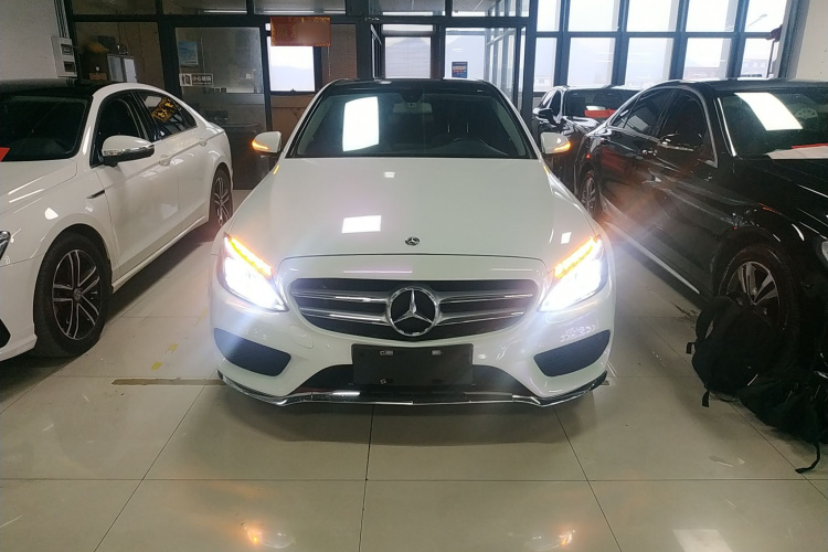 奔驰C级 2017款 改款 C 200 L 运动版车身外观2