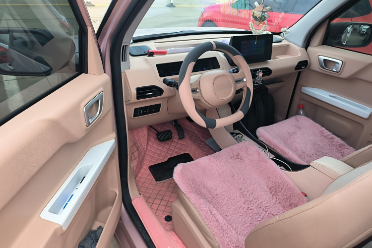 吉利银河 2023款 熊猫mini 200km 耐力熊中控内饰7003