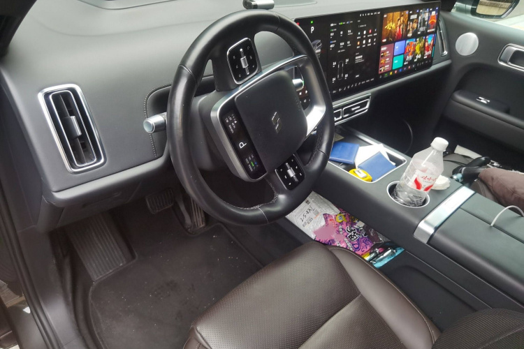 理想汽车 理想L9 2022款 Max中控内饰7002