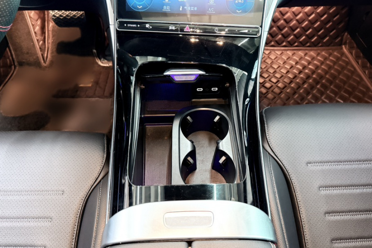 奔驰C级 2022款 改款 C 260 L 运动版中控内饰7010