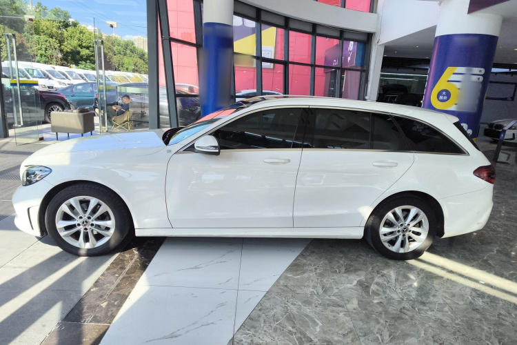 奔驰C级(进口) 2020款 改款 C 200 旅行轿车车身外观4