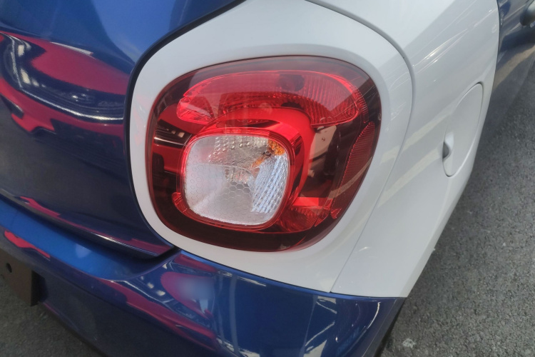 smart forfour 2018款 1.0L 52千瓦灵动版车身外观6006