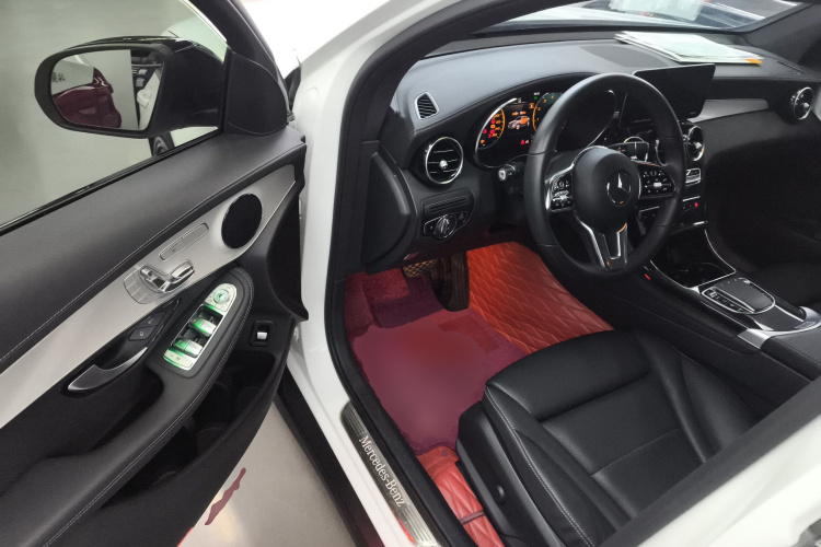 奔驰GLC轿跑 2023款 GLC 260 4MATIC 轿跑SUV中控内饰20