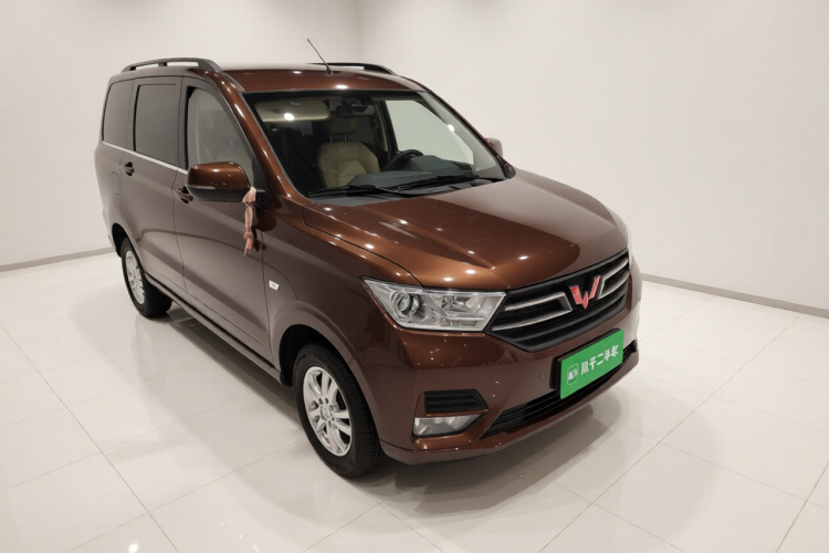 五菱汽车 五菱宏光 2021款 1.5L改款 S舒适型 液压助力LAR车身外观3