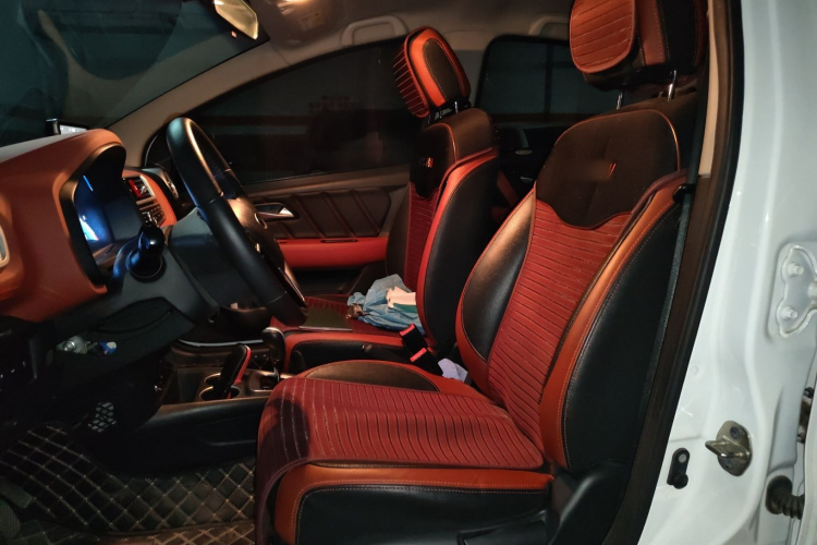 江汽集团 江淮iEV6E 2018款 升级版 iEV6E 豪华智能型局部细节19