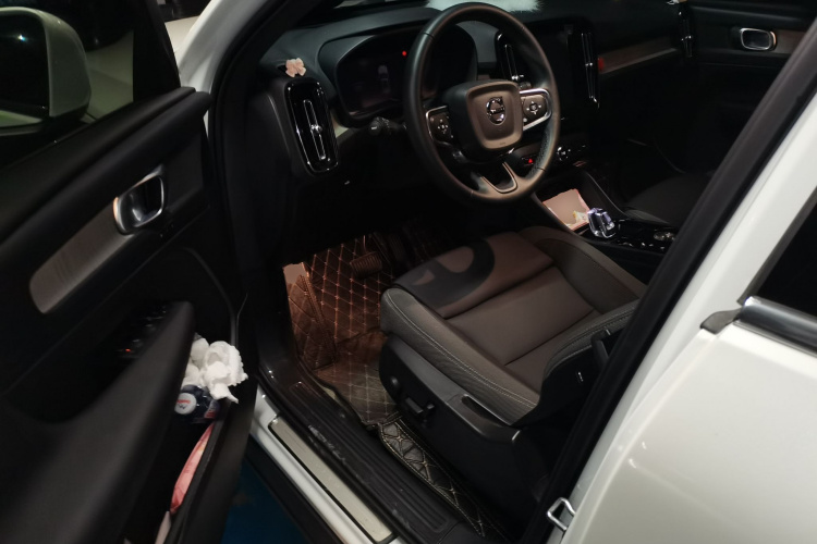 沃尔沃XC40 2023款 B3 智远豪华版中控内饰20