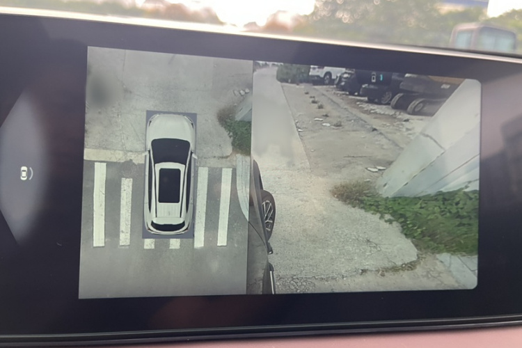 思皓X8 PLUS 2023款 1.5TGDI DCT智享版 7座中控内饰7009