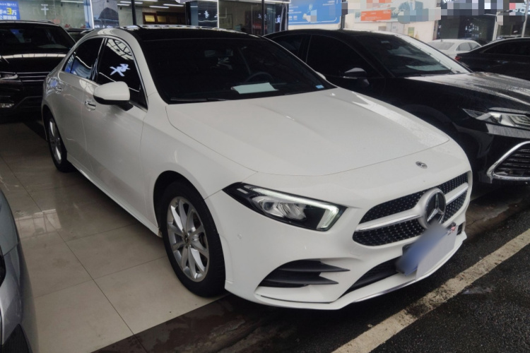奔驰A级 2021款 A 200 L 运动轿车动感型车身外观3