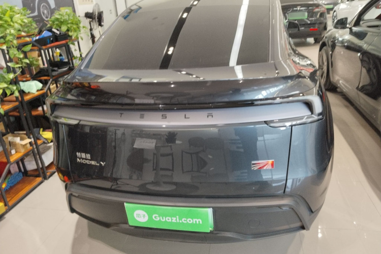 特斯拉 Model Y 2025款 后轮驱动 首发版车身外观6