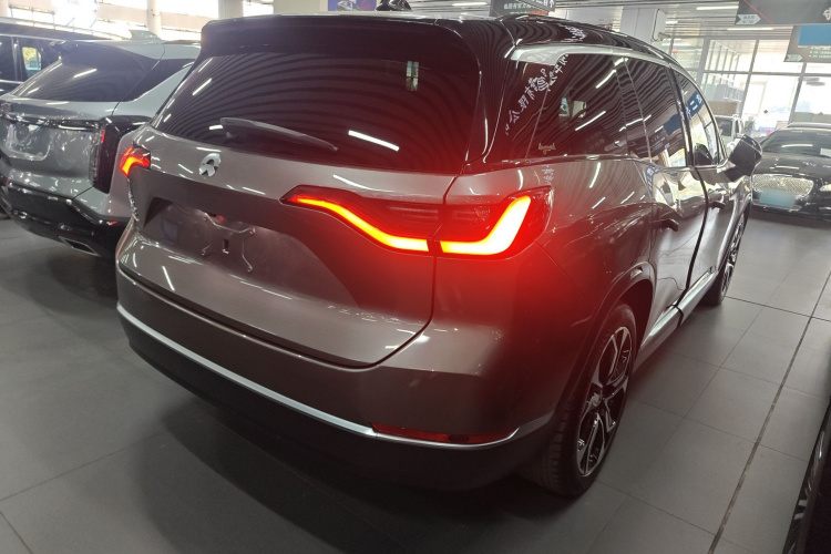 蔚来ES8 2020款 580KM 六座版车身外观7