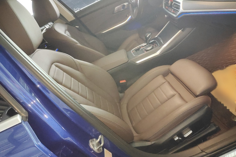 宝马3系 2020款 325i M运动套装局部细节9007