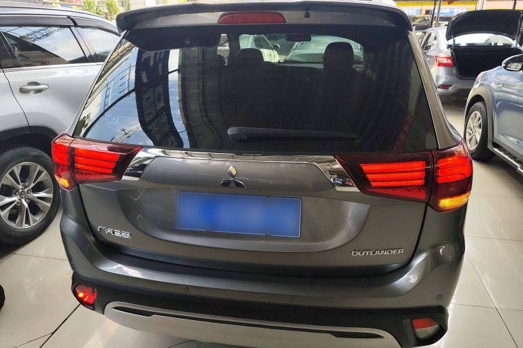 三菱 欧蓝德 2019款 2.4L 四驱致享版 7座 国VI车身外观6