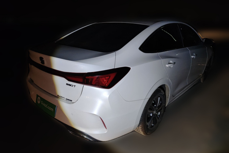 长安 逸动 2023款 畅享版 PLUS 蓝鲸NE 1.4T GDI DCT尊贵版车身外观7