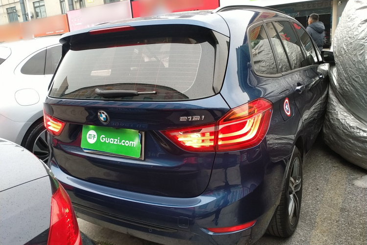 宝马2系多功能旅行车 2015款 218i 运动设计套装车身外观6