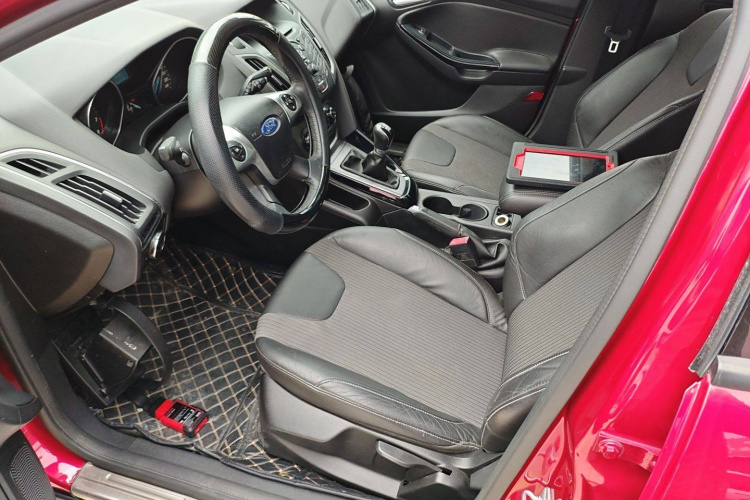 福特 福克斯 2012款 两厢 1.6L 手动风尚型局部细节19