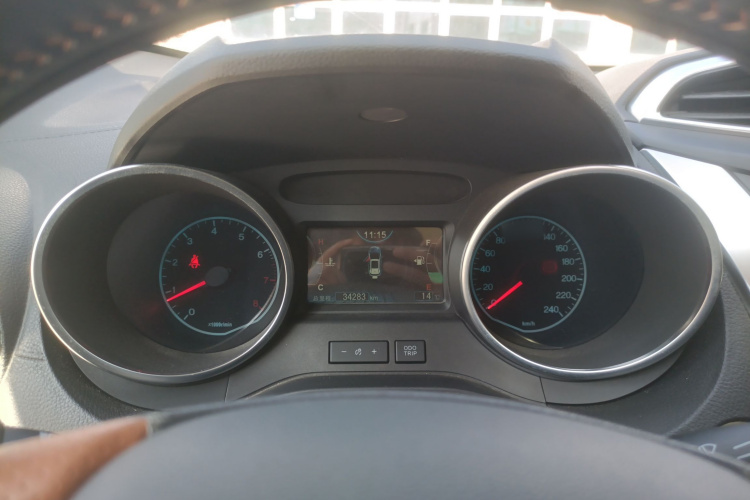 比亚迪 元 2016款 1.5L 手动尊贵型局部细节14