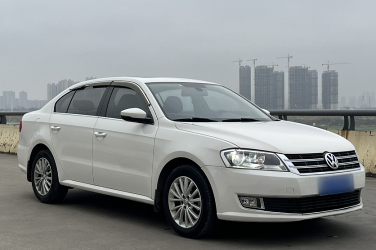 大众 朗逸 2013款 改款 1.6L 自动豪华版车身外观6002