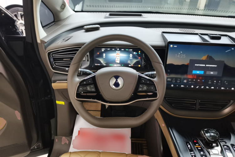 腾势D9 2022款 DM-i 970 四驱旗舰型中控内饰13