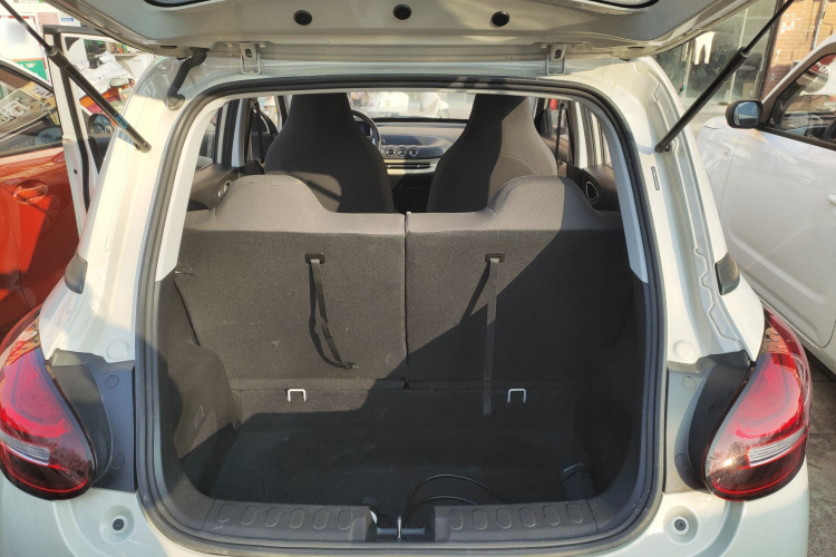 五菱汽车 五菱缤果 2023款 203km 轻享款机舱底盘23