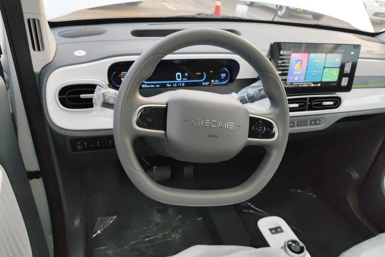 吉利银河 熊猫 2025款 210km 元气熊中控内饰13