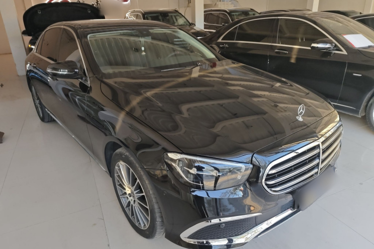奔驰E级 2023款 E 260 L 4MATIC车身外观3