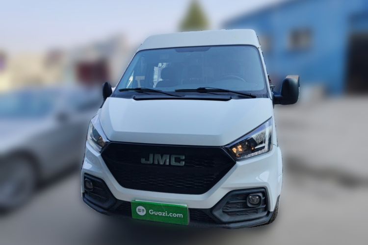 江铃 特顺 2021款 2.8T空间王金牛款短轴中高顶6座柴油国VI JX493车身外观2