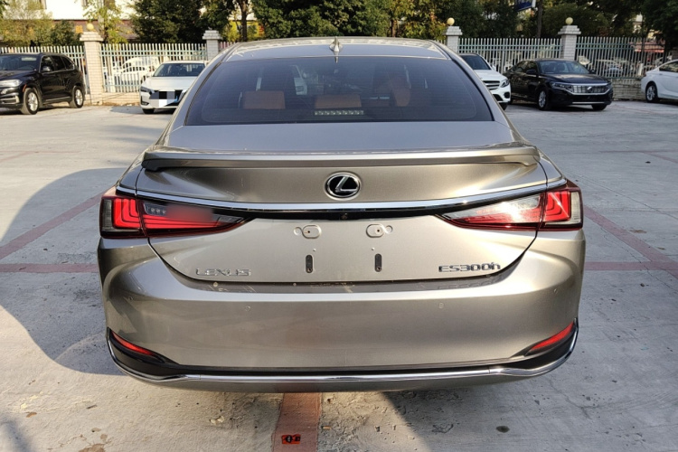 雷克萨斯ES 2018款 200 豪华版 国V车身外观6