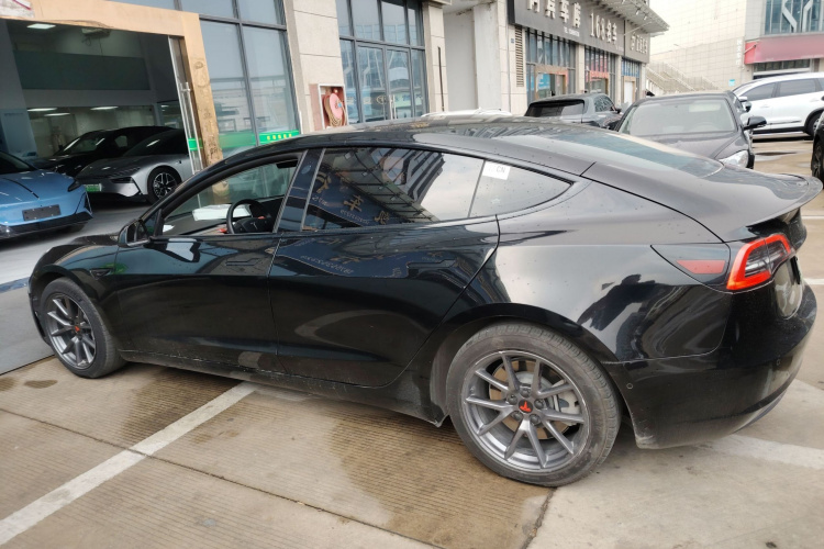 特斯拉 Model 3 2022款 后轮驱动版车身外观4