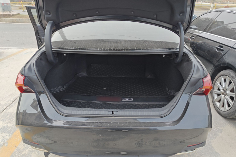 丰田 亚洲龙 2022款 2.0L 豪华版机舱底盘23