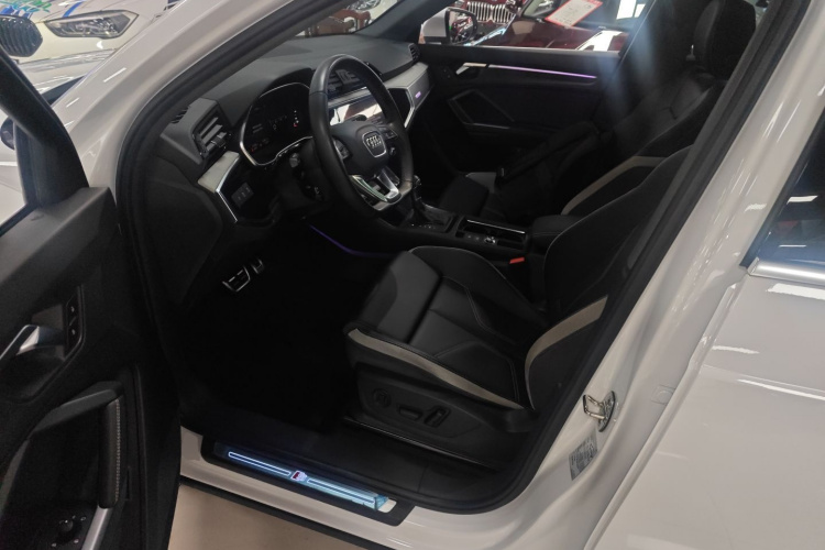 奥迪Q3 2024款 35 TFSI 时尚动感型中控内饰20