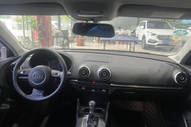 奥迪A3 2015款 Limousine 35 TFSI 百万纪念舒享型中控内饰7004