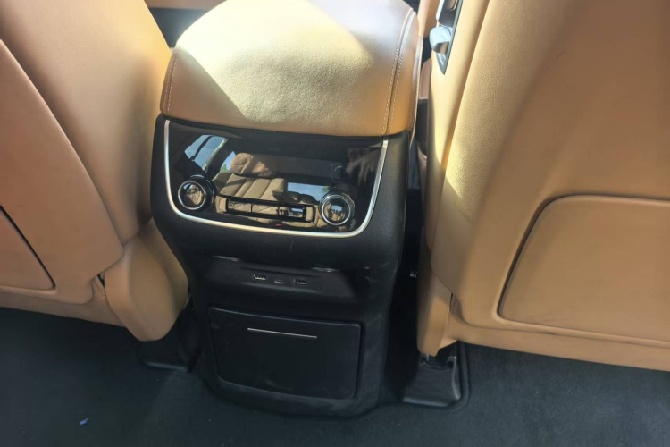 理想汽车 理想ONE 2020款 增程6座版中控内饰7005