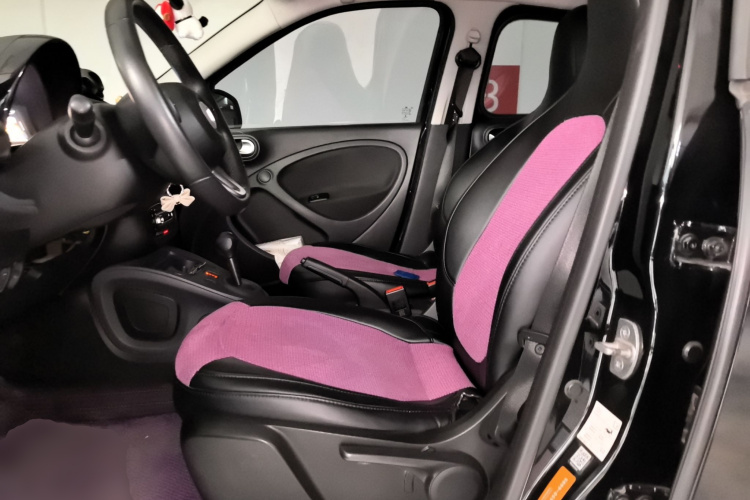 smart forfour 2018款 1.0L 52千瓦激情版中控内饰19