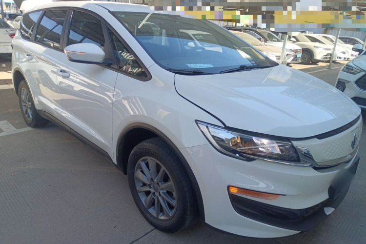 睿蓝汽车 枫叶80V 2021款 易行版 三元锂车身外观3