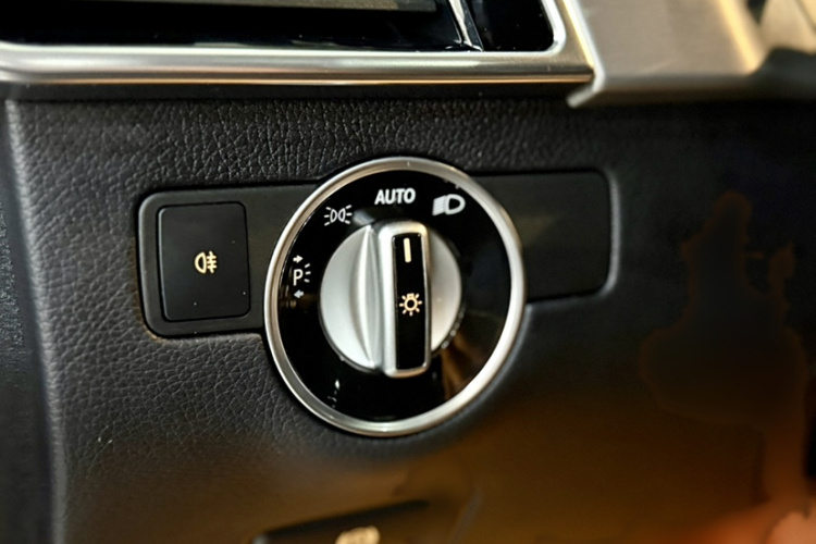 奔驰GLE轿跑 2015款 GLE 320 4MATIC 轿跑SUV中控内饰7006