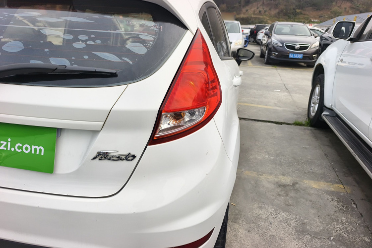 福特 嘉年华 2013款 两厢 1.5L 手动风尚型车身外观6006