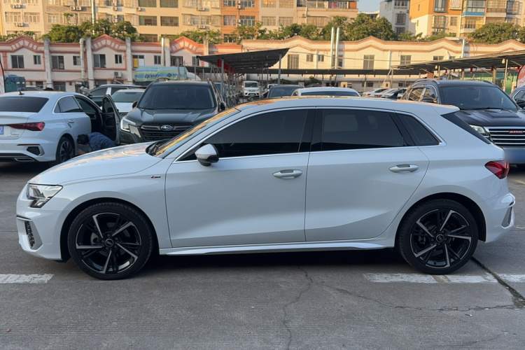 奥迪A3 2022款 Sportback 35 TFSI 时尚运动型车身外观6005