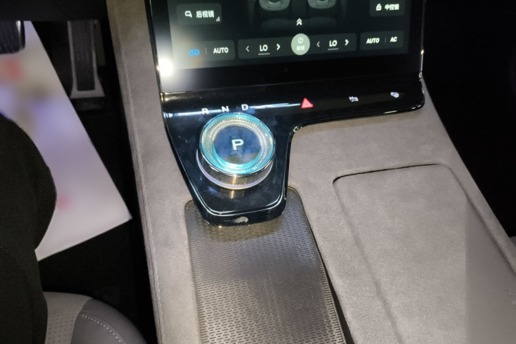 岚图汽车 岚图追光 2024款 PHEV 四驱超长续航旗舰版局部细节18