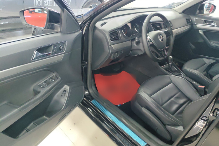 大众 朗逸 2015款 230TSI DSG舒适版中控内饰7003