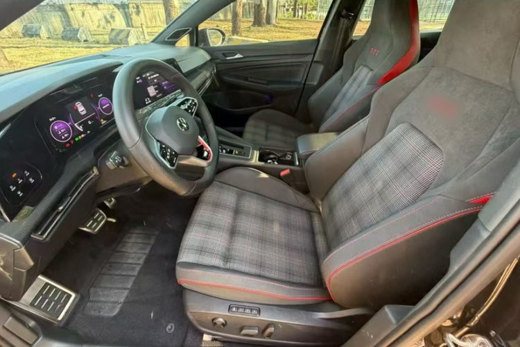大众 高尔夫GTI 2023款 380TSI DSG GTI中控内饰7005