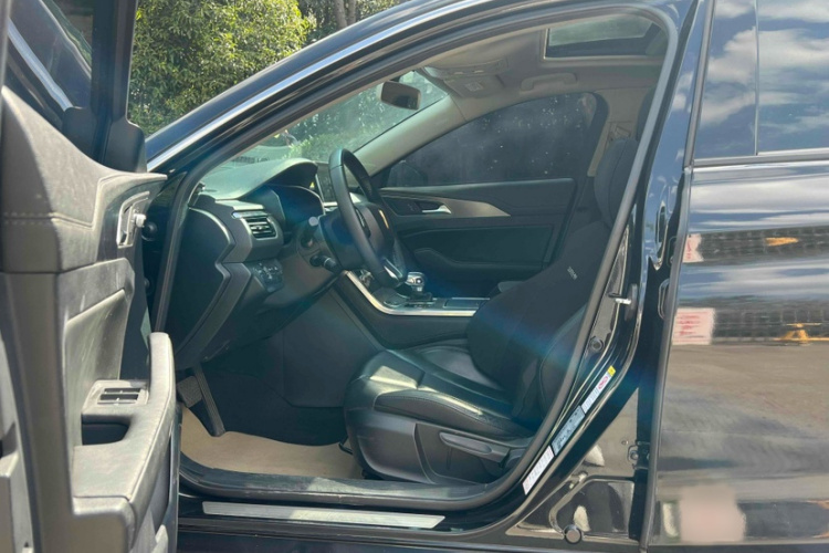 红旗H5 2020款 1.5T DCT旗韵版中控内饰7004