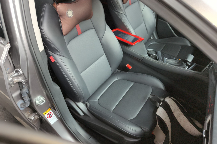 长安 逸动 2020款 PLUS 蓝鲸NE 1.4T GDI DCT尊贵型局部细节41