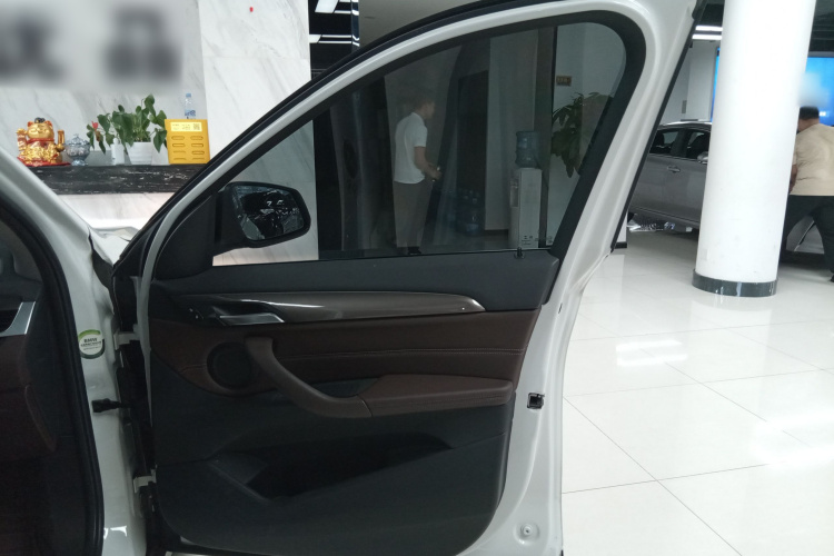 宝马X1 2018款 sDrive18Li 尊享型中控内饰42