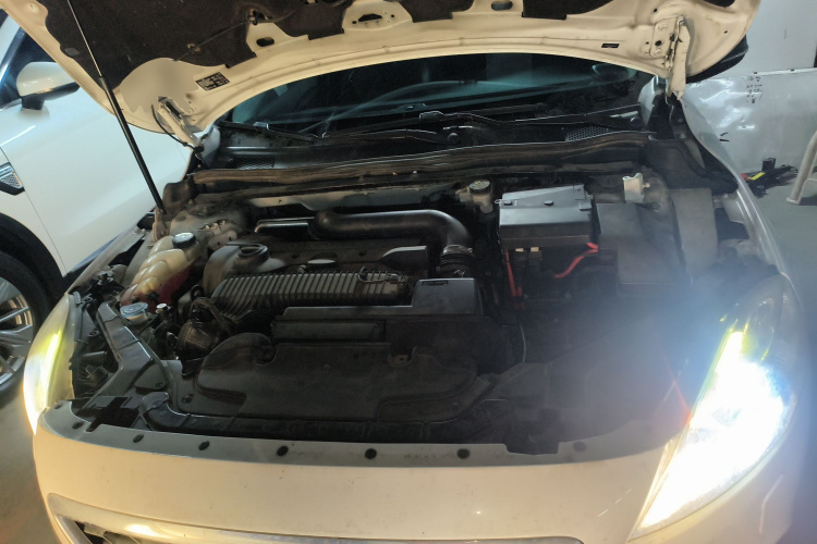 沃尔沃V40 2014款 Cross Country T5 AWD 智雅版机舱底盘24