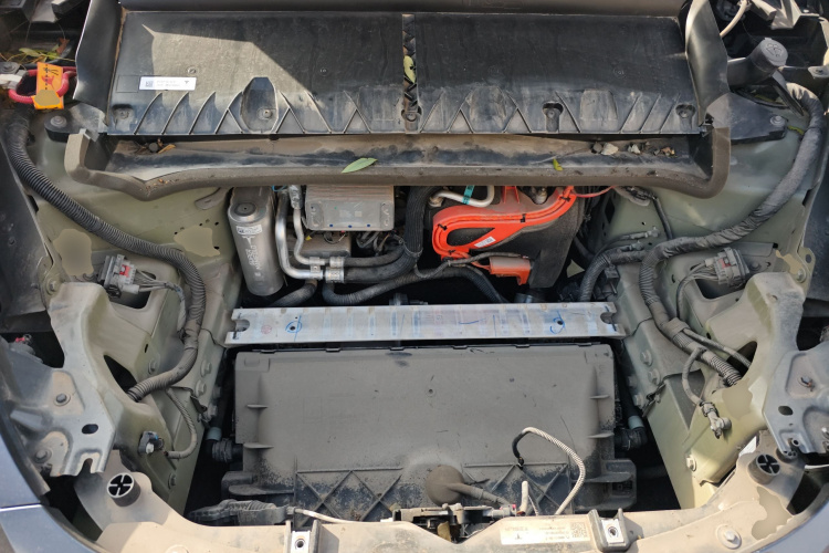 特斯拉 Model Y 2024款 后轮驱动版机舱底盘24