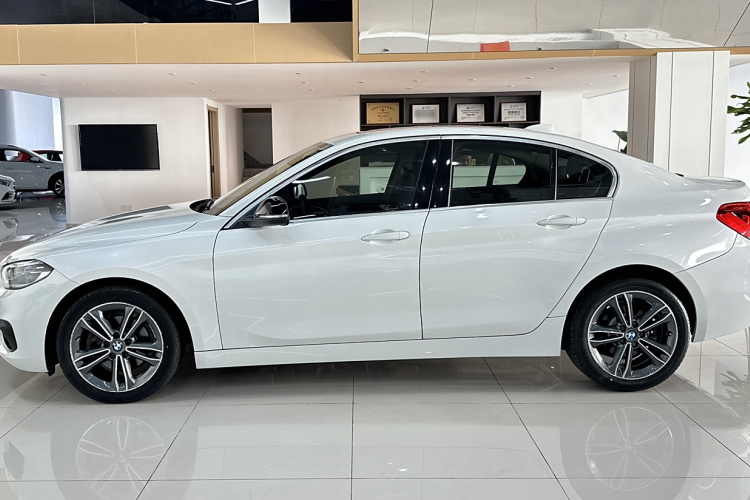 宝马1系 2018款 改款 118i 运动型车身外观6006